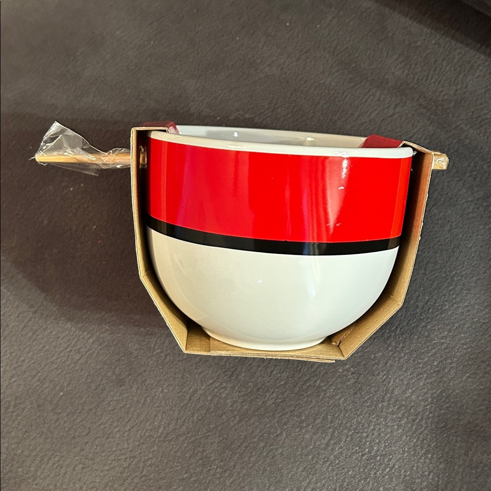 Pokémon Poké Ball Bowl with Chopsticks - Picture 3 of 4